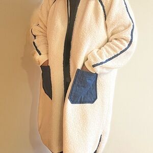 THE GREAT. Off-White and Dark Blue Teddy Jacket